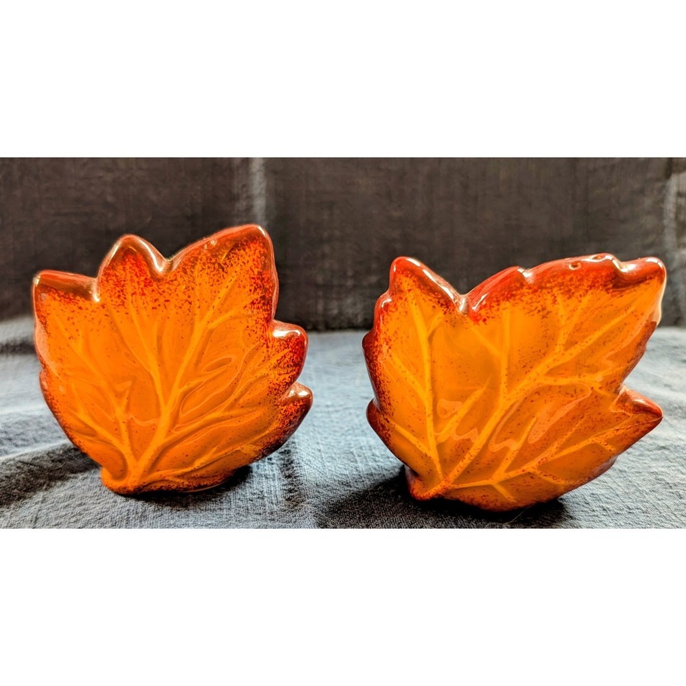 SET Maple Leaf Autumn Salt and Pepper Shakers CUTE 3" high Fall Decor - Picture 4 of 4